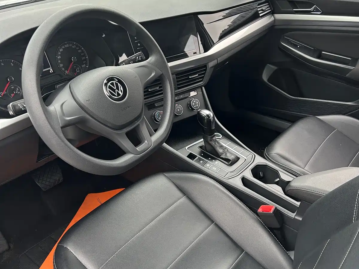 VOLKSWAGEN BORA