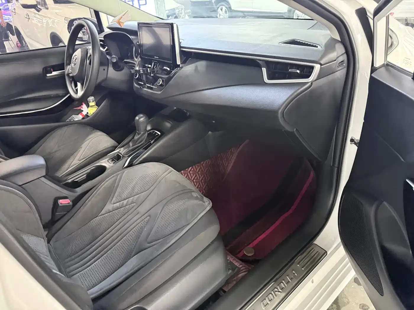Toyota Corolla 2019 Hybrid 1.8L E-CVT GL-i Elite Edition фото 21