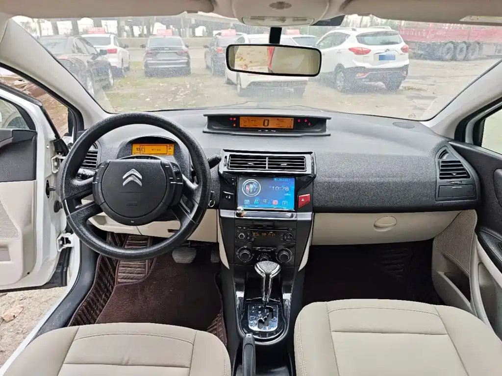 Citroën C-Quatre 2015 2013 Model Sedan 1.6L Automatic Premium Style