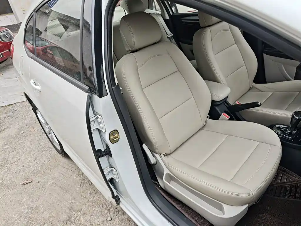 Citroën C-Quatre 2015 2013 Model Sedan 1.6L Automatic Premium Style