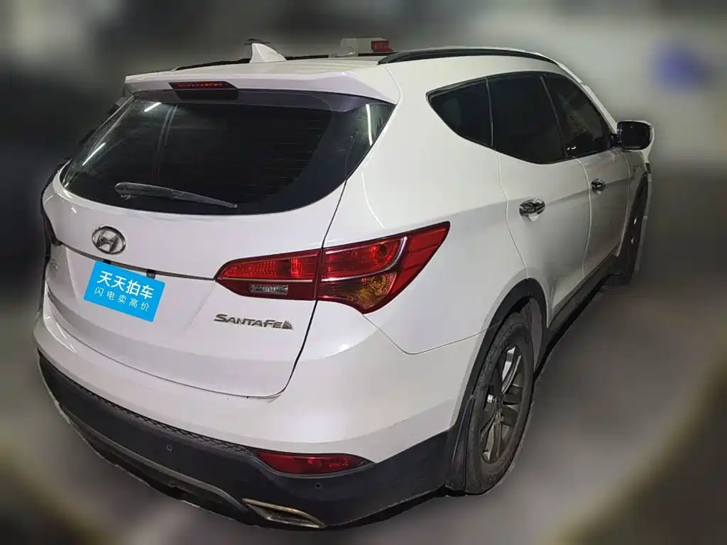 Фото 2 - Hyundai Santa Fe