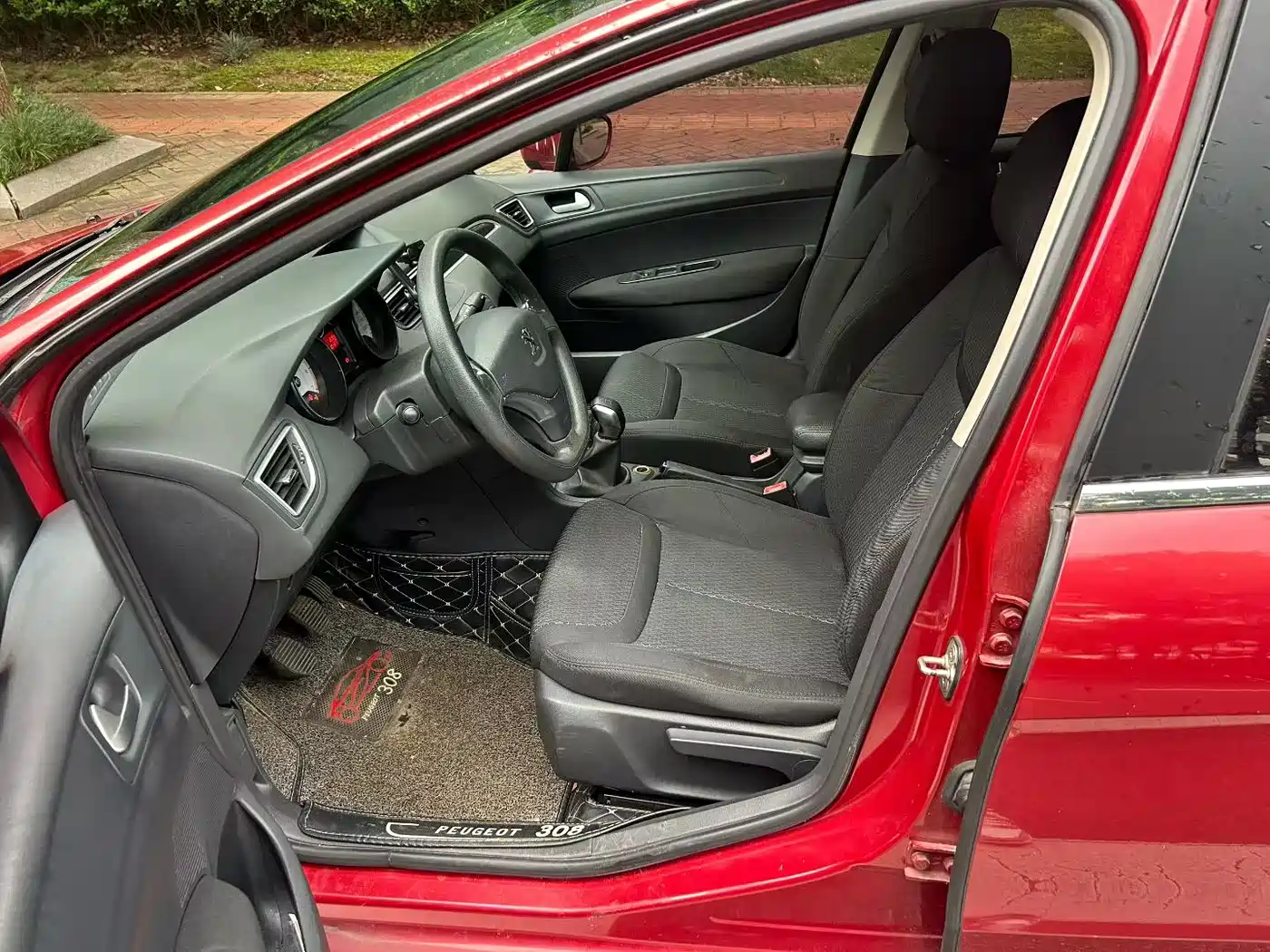 Peugeot 308 2014 Model Joy Edition Classic 1.6L Manual Superior Style фото 7