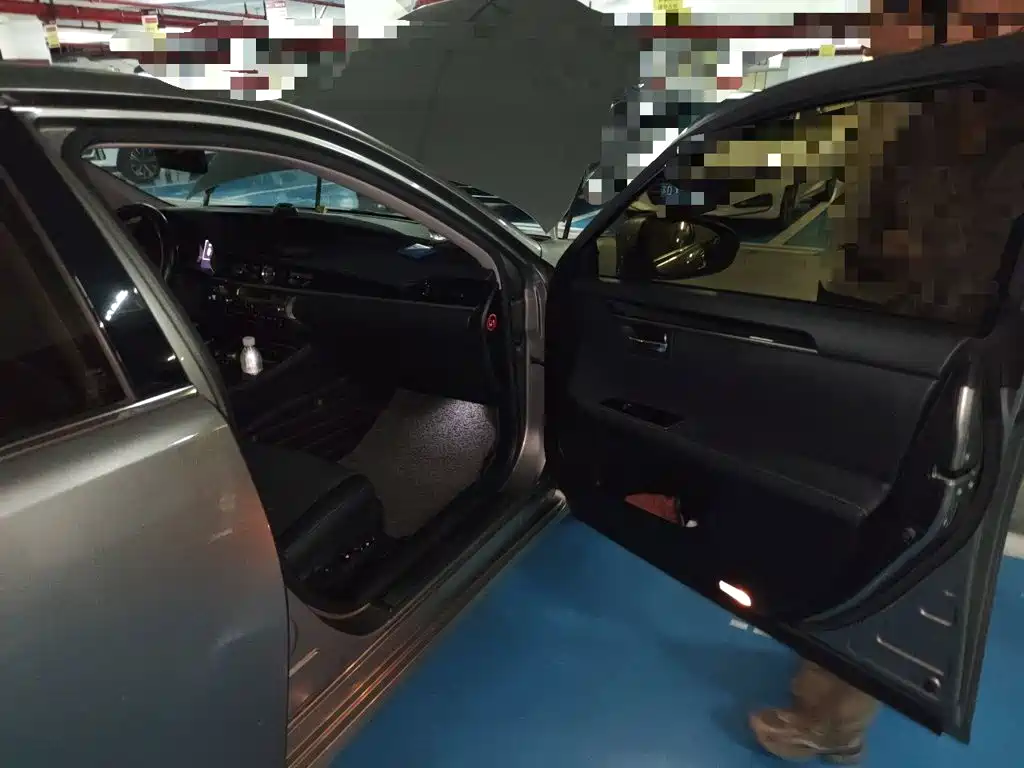 Фото 20 - Lexus ES