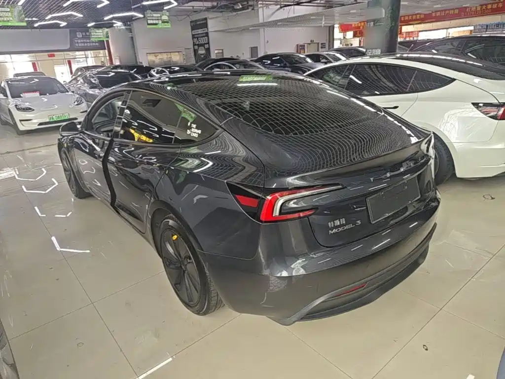 Фото 23 - Tesla Model 3