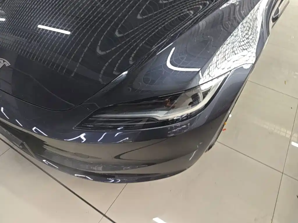 Фото 18 - Tesla Model 3