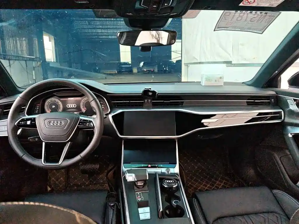 Фото 10 - Audi A6L
