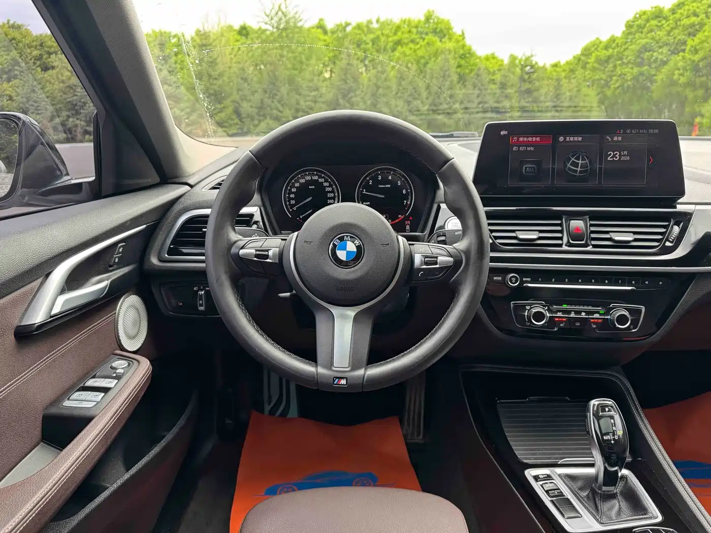 BMW 1 Series 2022 120i M Sport Shadow Edition фото 16