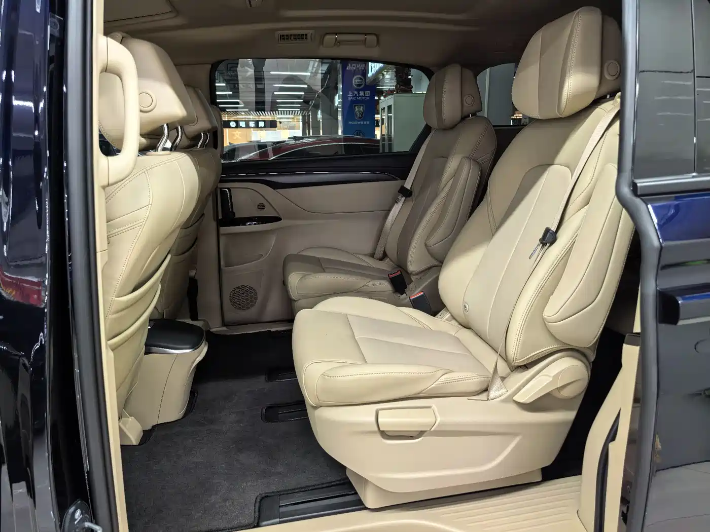 Buick GL8 2025 Land Business Class First Edition фото 6