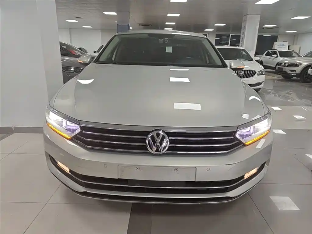 Volkswagen Magotan 2018 Facelift 330TSI DSG Luxury фото 3