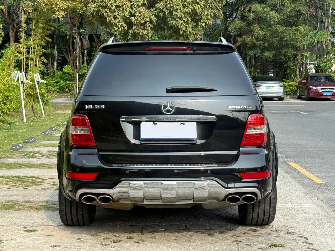 Mercedes-Benz M-Class AMG 2011 AMG ML 63 фото 8