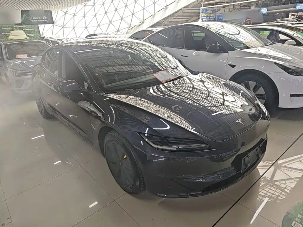 Фото 22 - Tesla Model 3