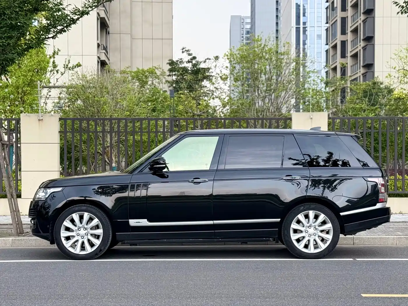 Land Rover Range Rover 2017 3.0 SC V6 Vogue LWB (Long Wheelbase) фото 3