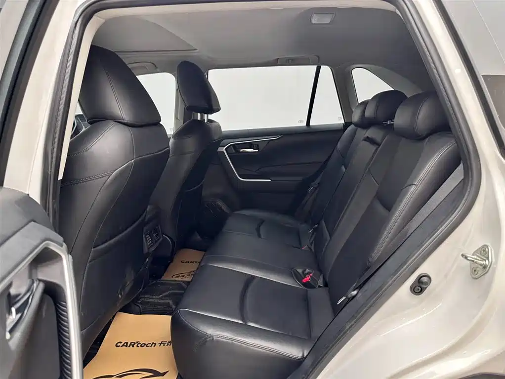 Toyota RAV4 Rongfang 2023 2.0L CVT 2WD Fashion Edition фото 9