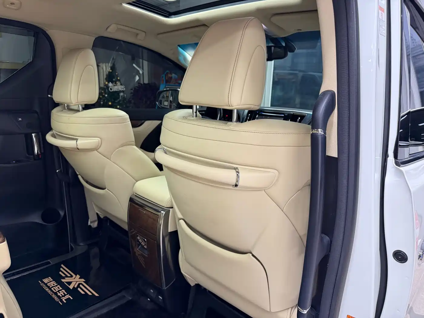 Toyota Alphard 2018 3.5L Premium фото 29