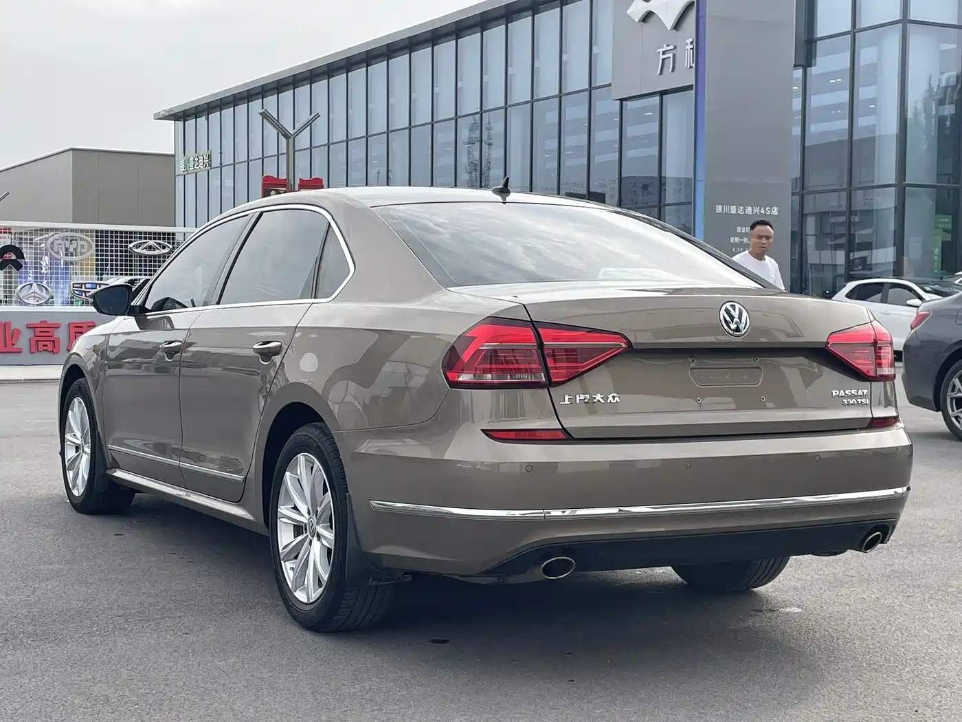 Volkswagen Passat 2017 330TSI DSG Prestige фото 9