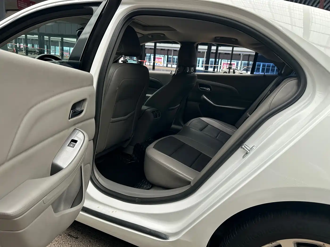 Chevrolet Malibu 2014 2.0L Automatic Luxury фото 8