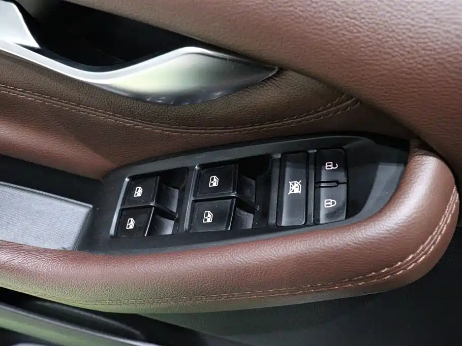 SAIC Maxus Maxus G20 2021 PLUS 2.0T Gasoline Automatic Luxury Edition фото 25