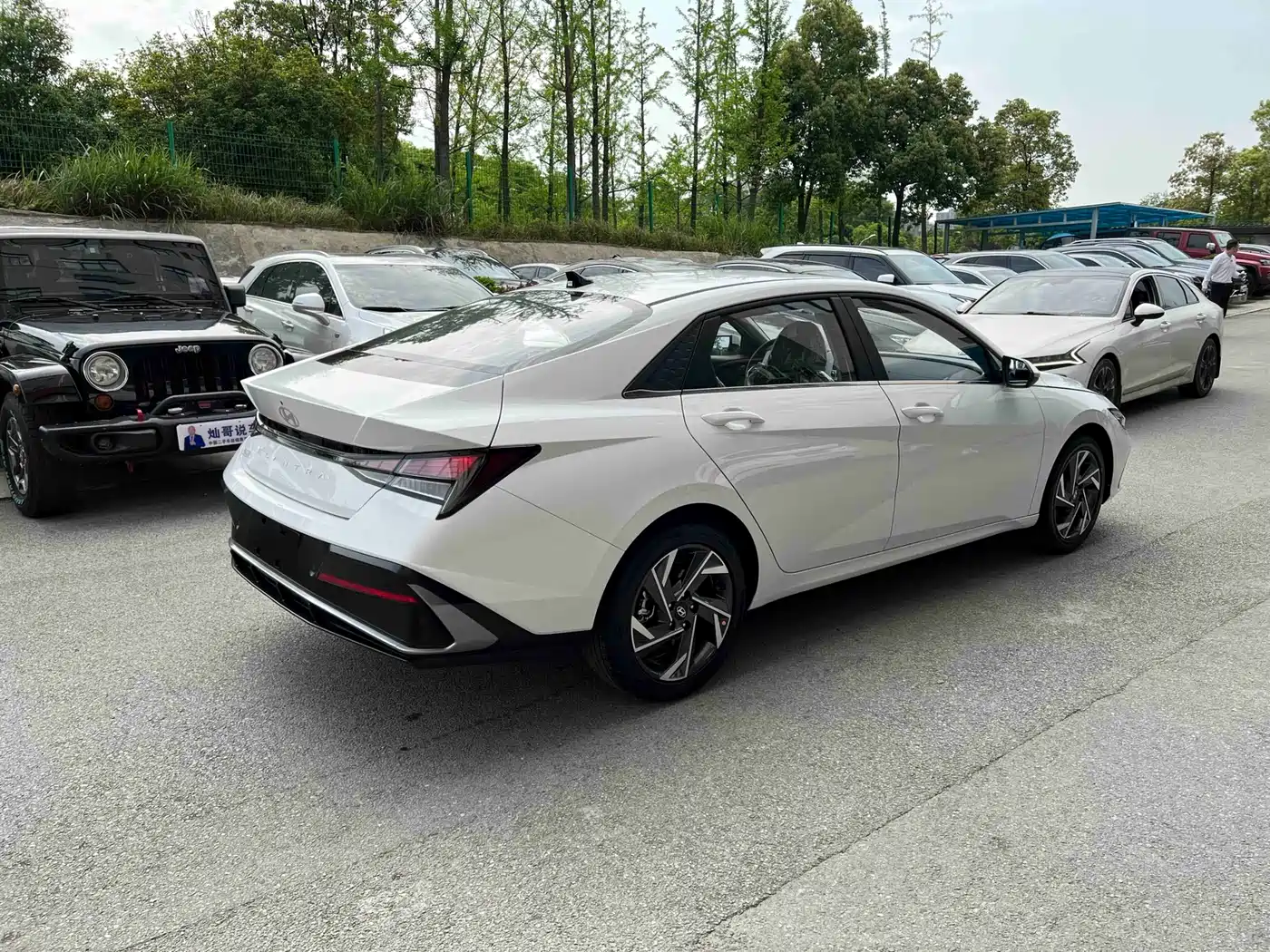 Hyundai Elantra 2023 1.5L CVT GLX Elite Edition фото 7