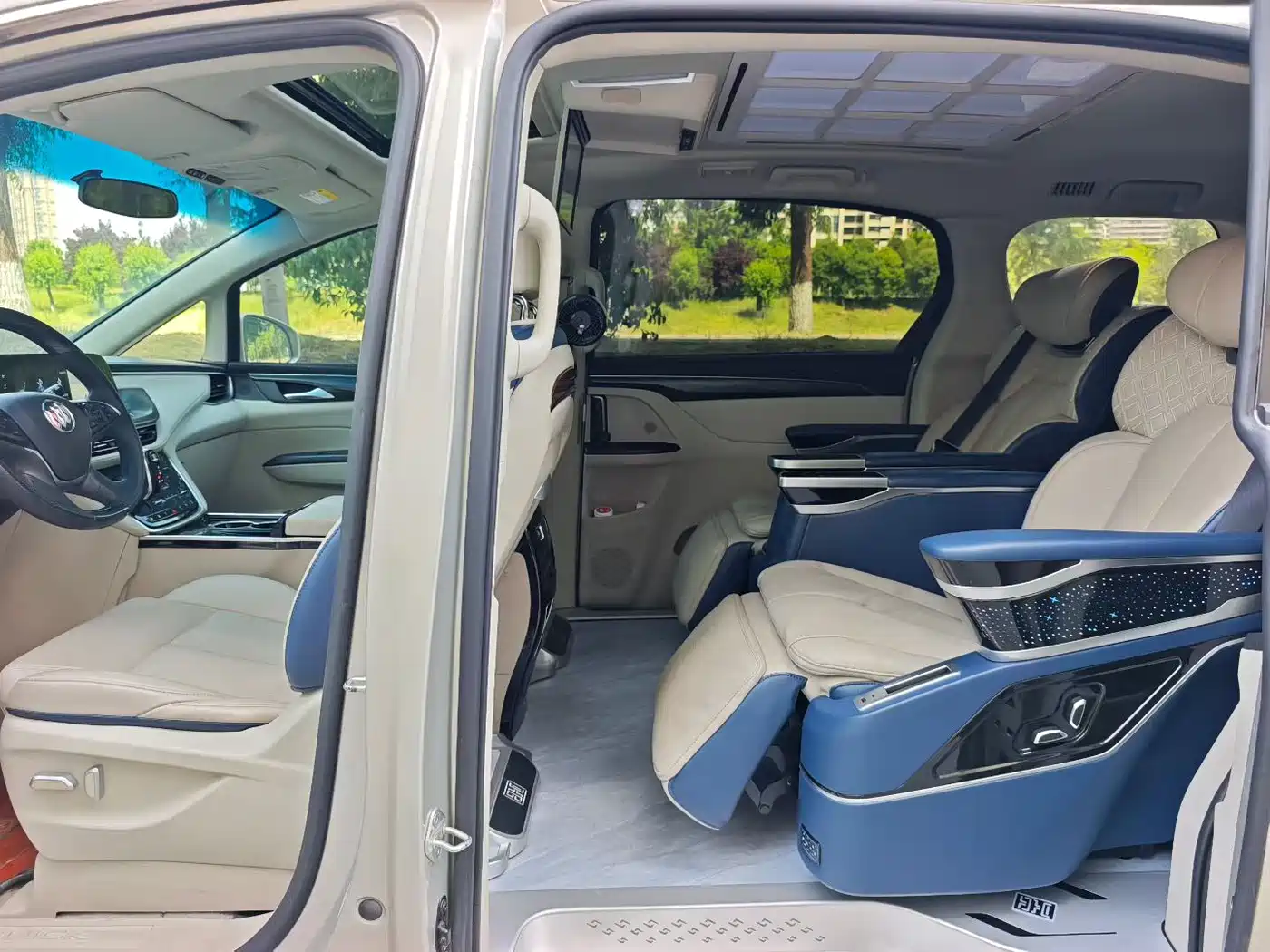 Buick GL8 2021 ES Landlord 653T Premium фото 6