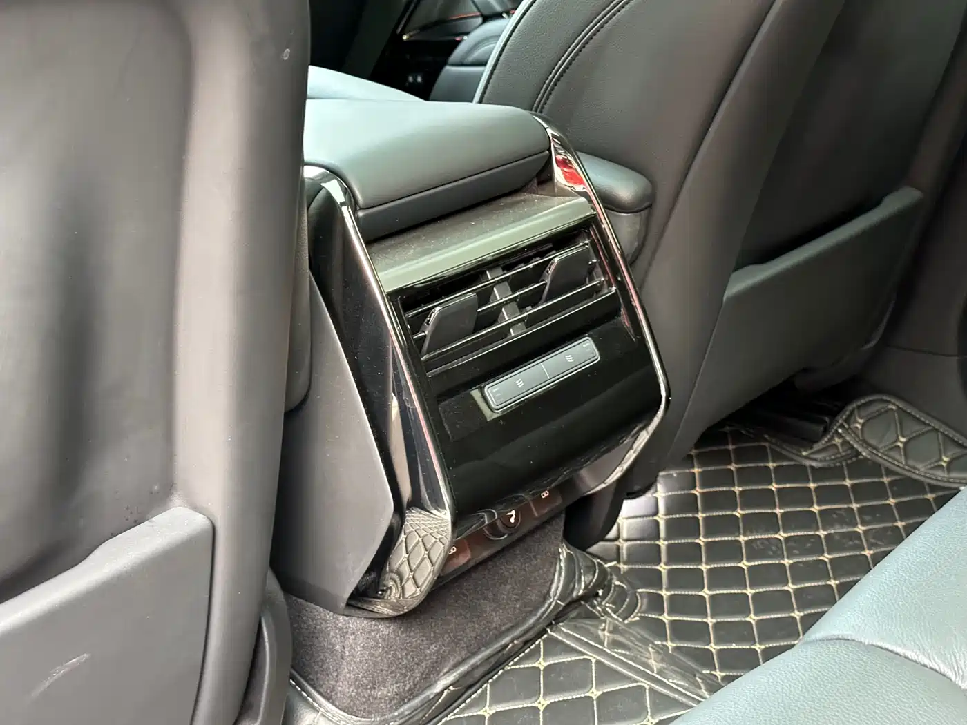 Land Rover Range Rover Sport 2024 360PS S фото 24