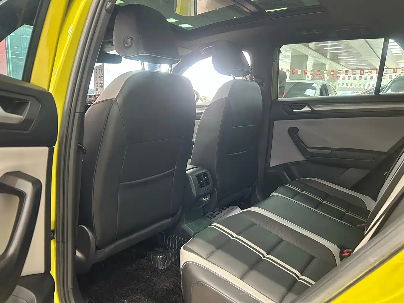 VOLKSWAGEN T-ROC EXPLORING SONGS