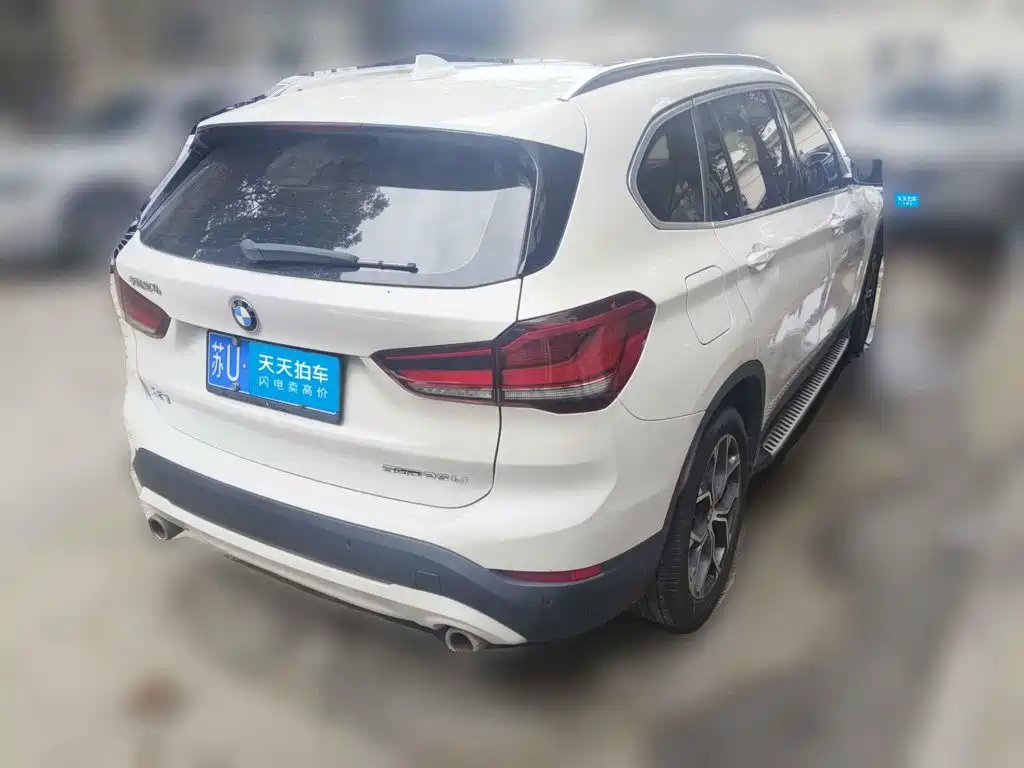 Photo 2 - BMW X1