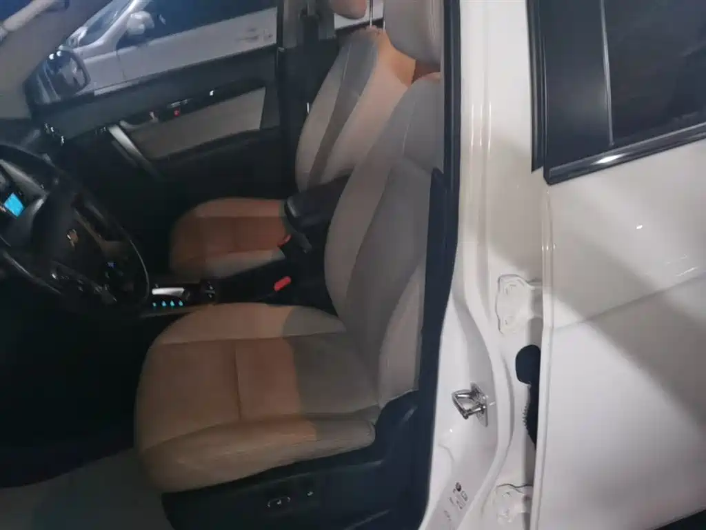 Chevrolet Captiva 2015 2.4L AWD Flagship 7-Seater фото 15