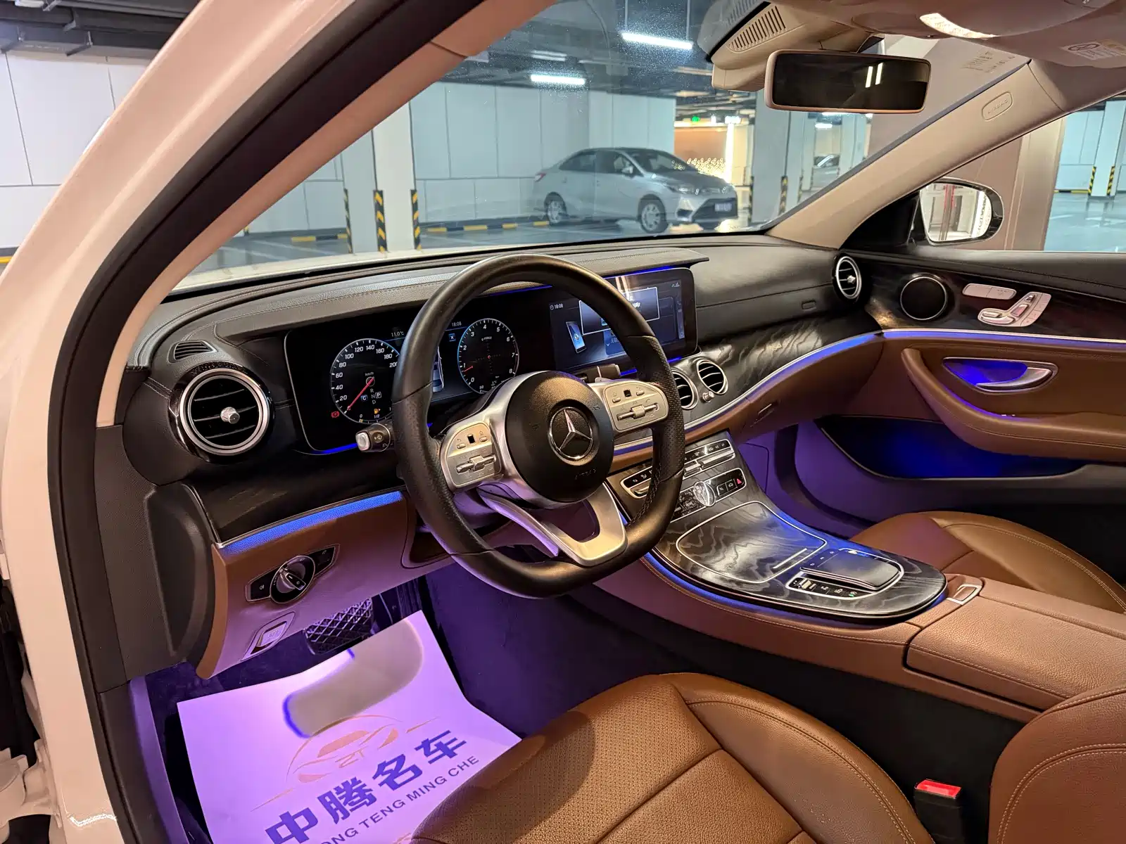Photo 8 - Mercedes-Benz E-Class