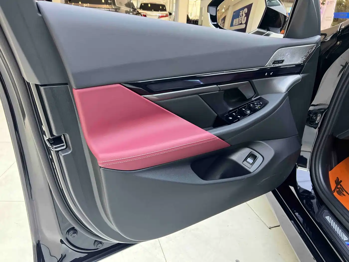 BMW 5 Series 2025 530Li Leading M Sport Package фото 9