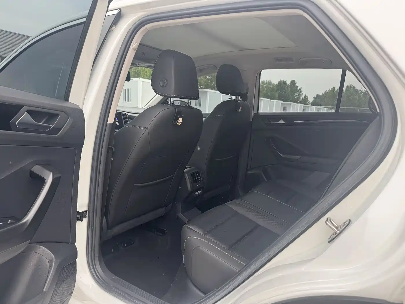 VOLKSWAGEN T-ROC EXPLORING SONGS