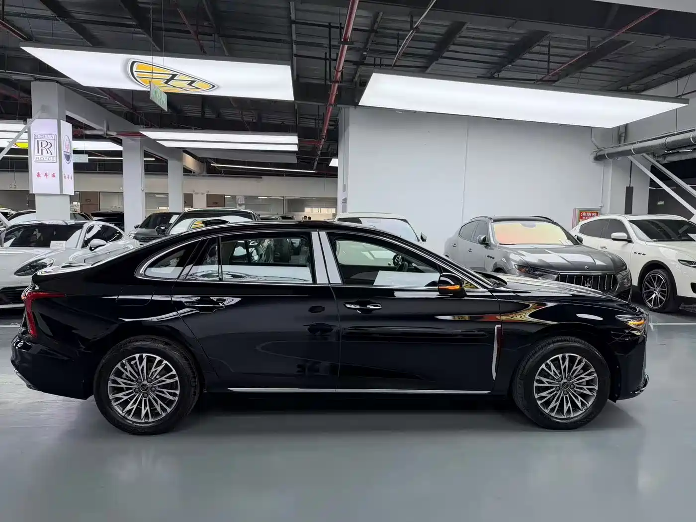 Hongqi H5 2025 1.5T DCT Flag Rhythm 500,000 Units Memorial Edition фото 6