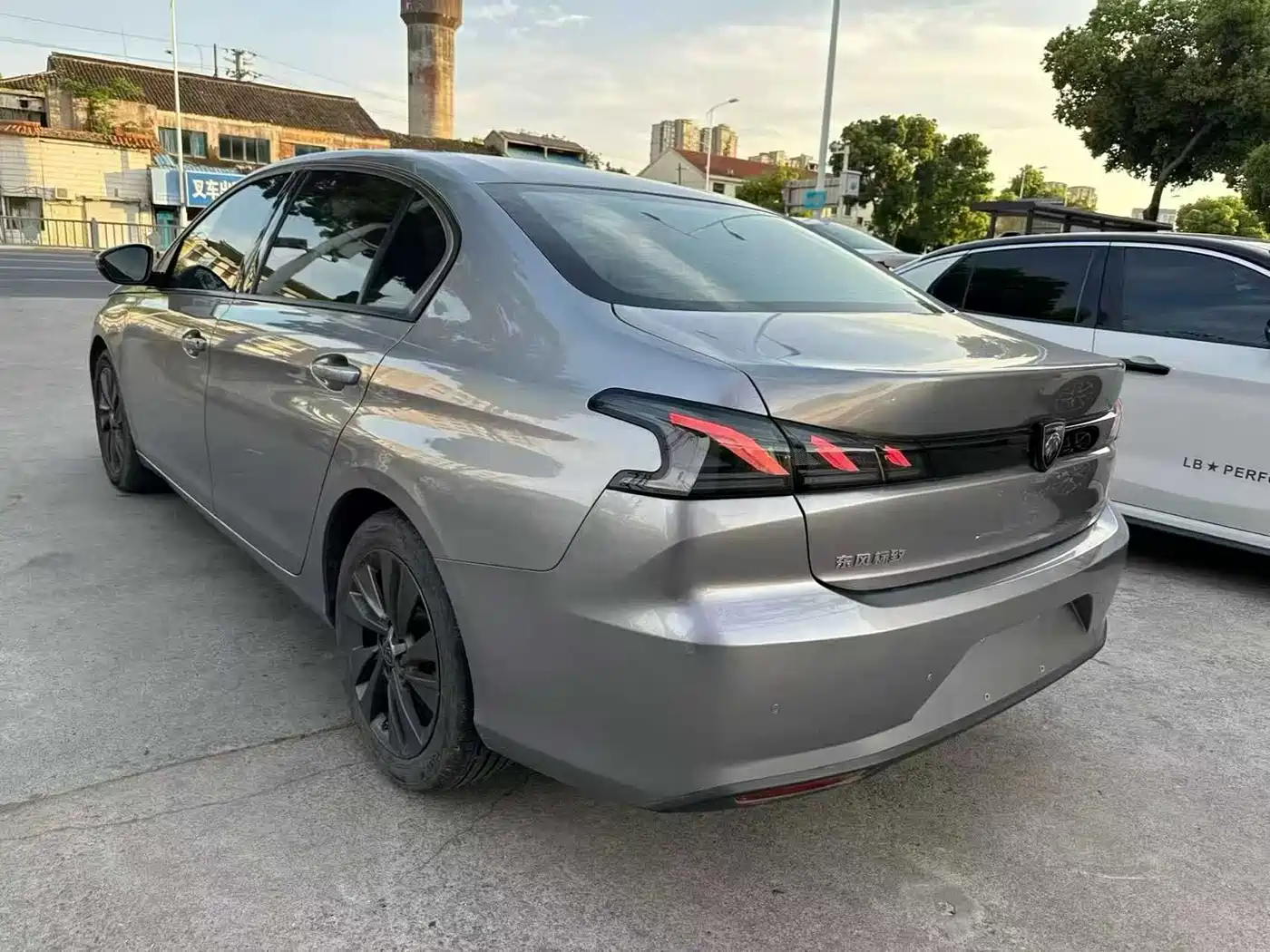Peugeot 408 2022 1.6T Light Chaser Edition фото 6