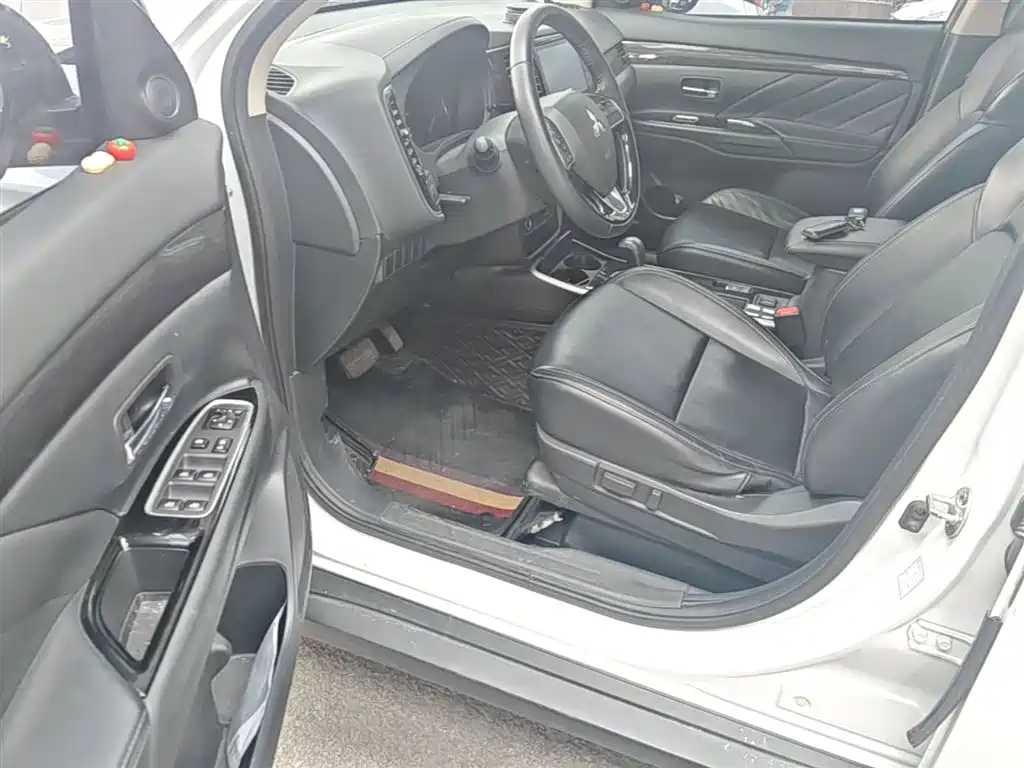 Mitsubishi Outlander 2019 2.0L 2WD Enjoy 5-Seater China VI фото 23