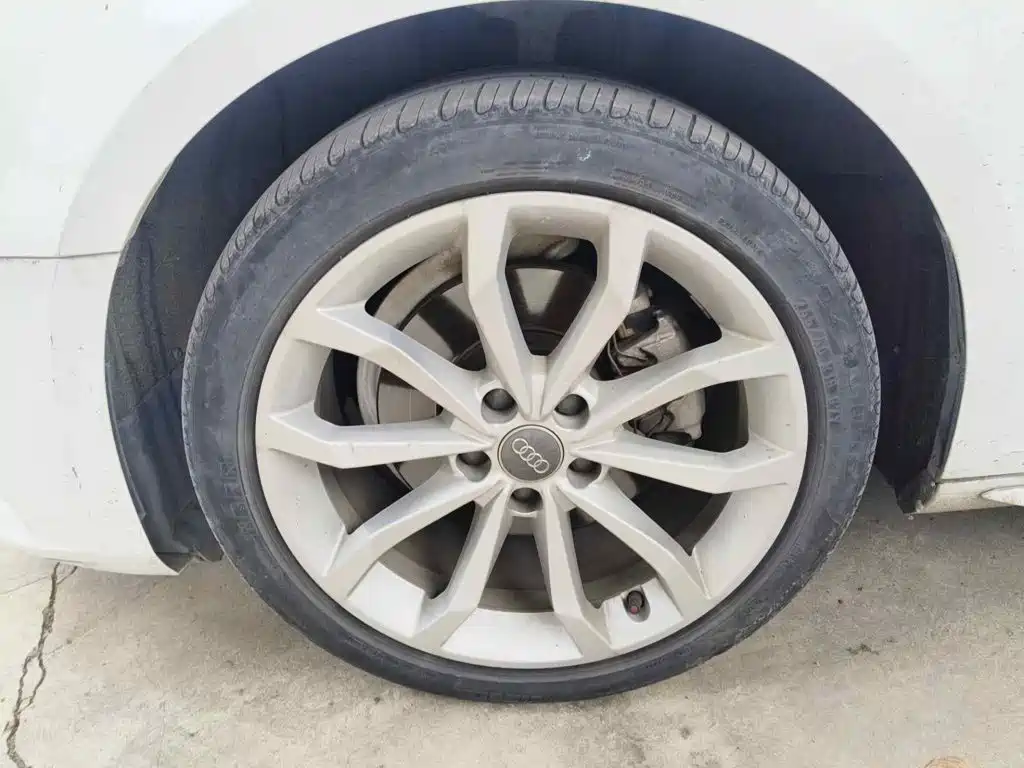 Фото 7 - Audi A4L