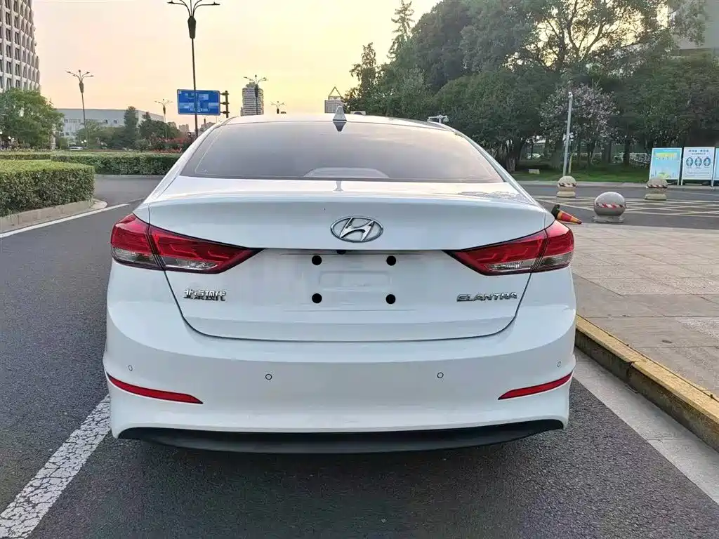 Hyundai Elantra 2020 1.5L CVT Smart Style·Elite фото 9