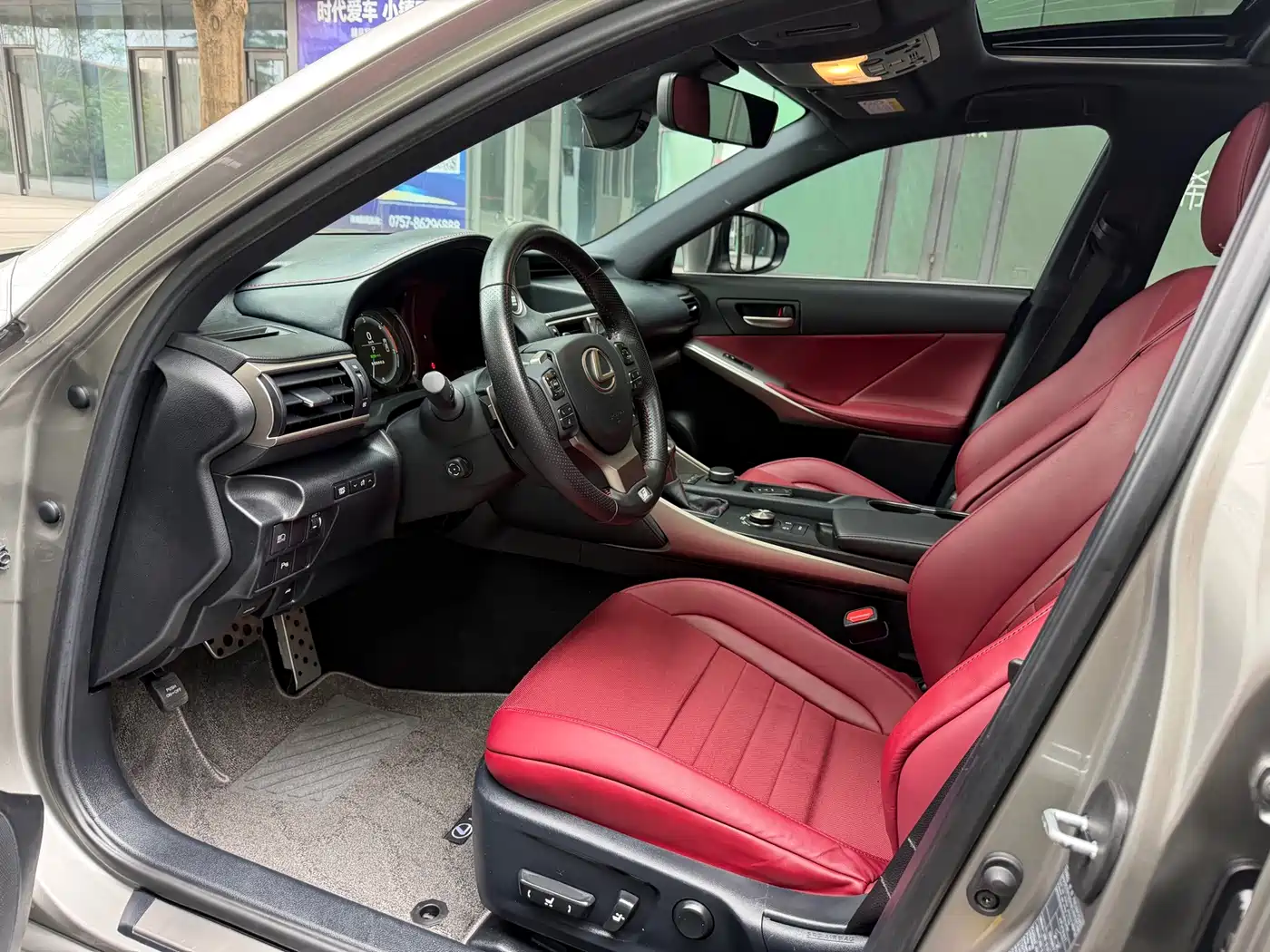 Lexus IS 2017 300 F SPORT фото 5