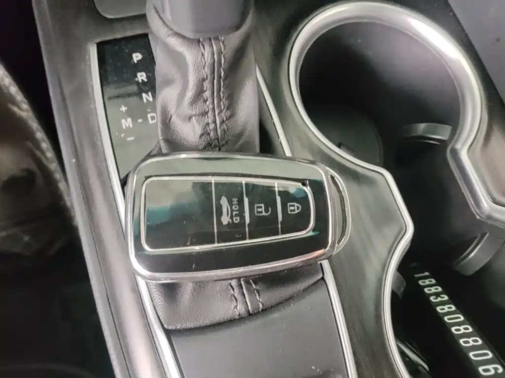 Фото 9 - Toyota Camry