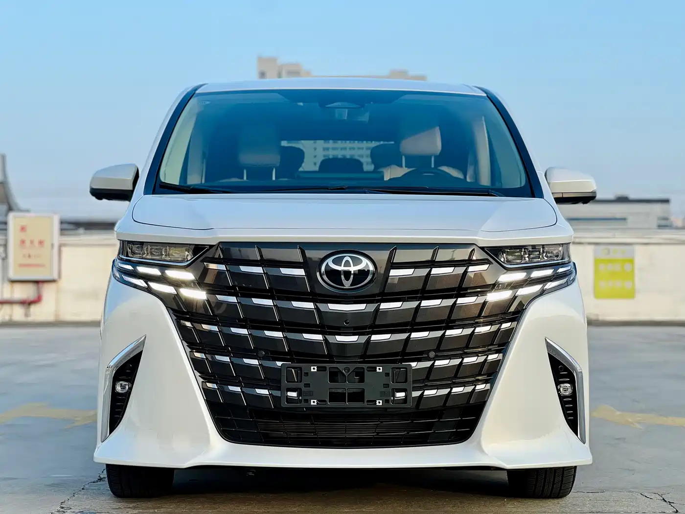 Toyota Alphard 2024 Hybrid 2.5L Ultimate Enjoyment Edition фото 2