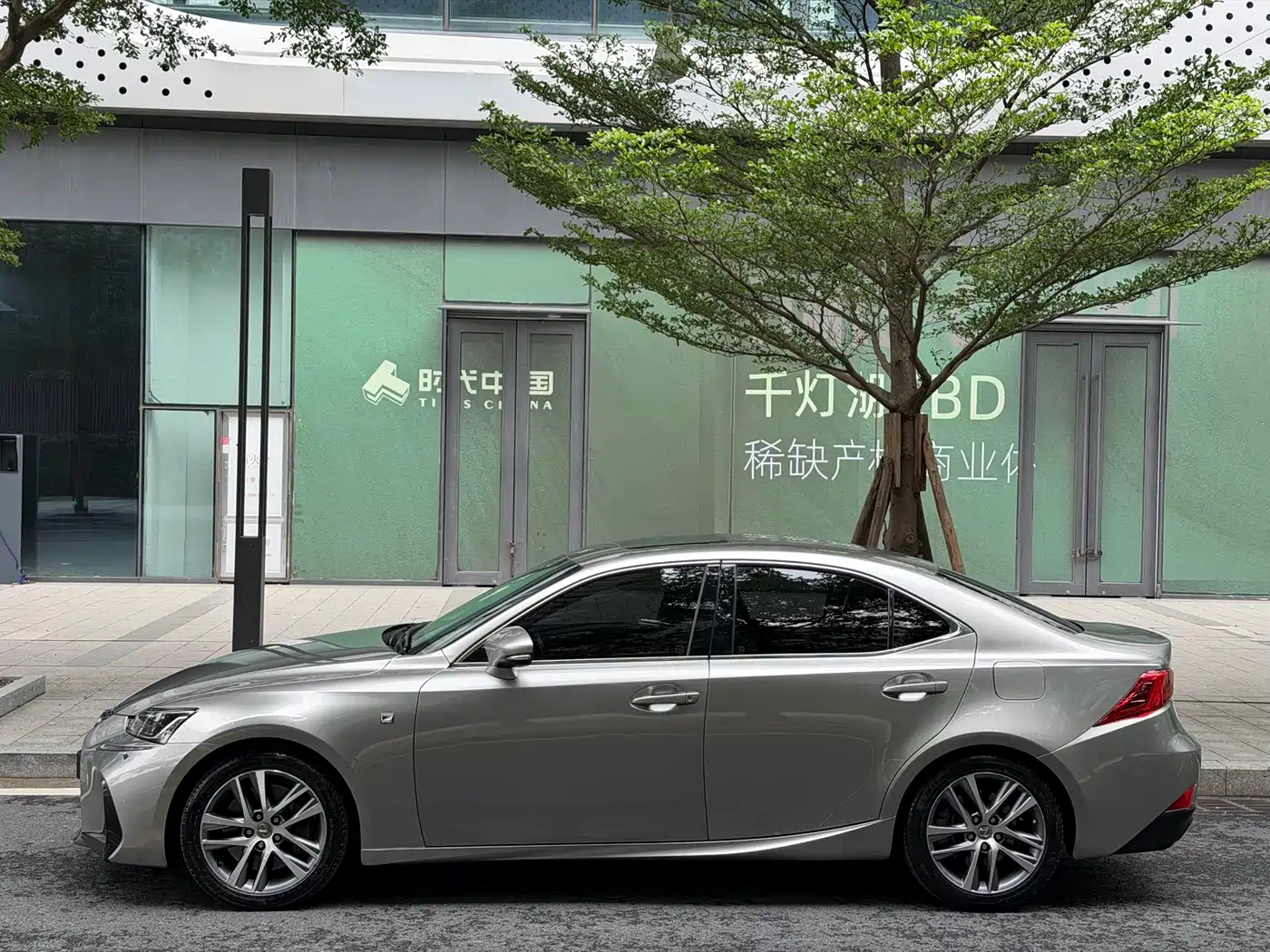 Lexus IS 2017 300 F SPORT фото 19
