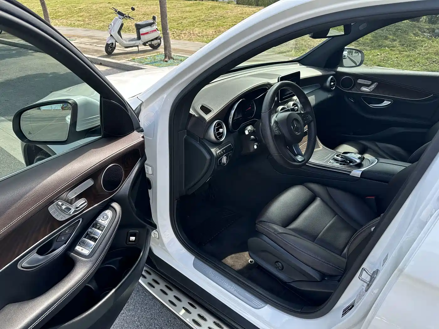 Mercedes-Benz GLC 2018 Facelift GLC 300 4MATIC Dynamic фото 13