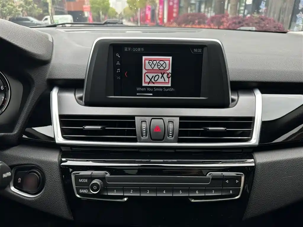 BMW 2 Series Touring 2019 218i Leading фото 6