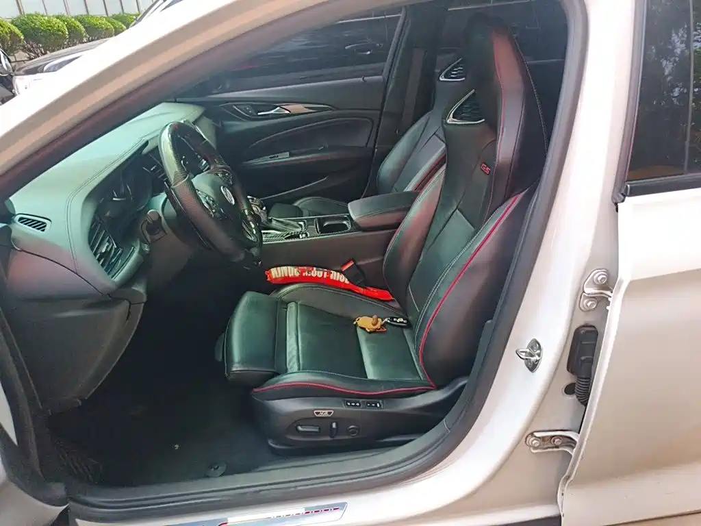Photo 16 - Buick Regal