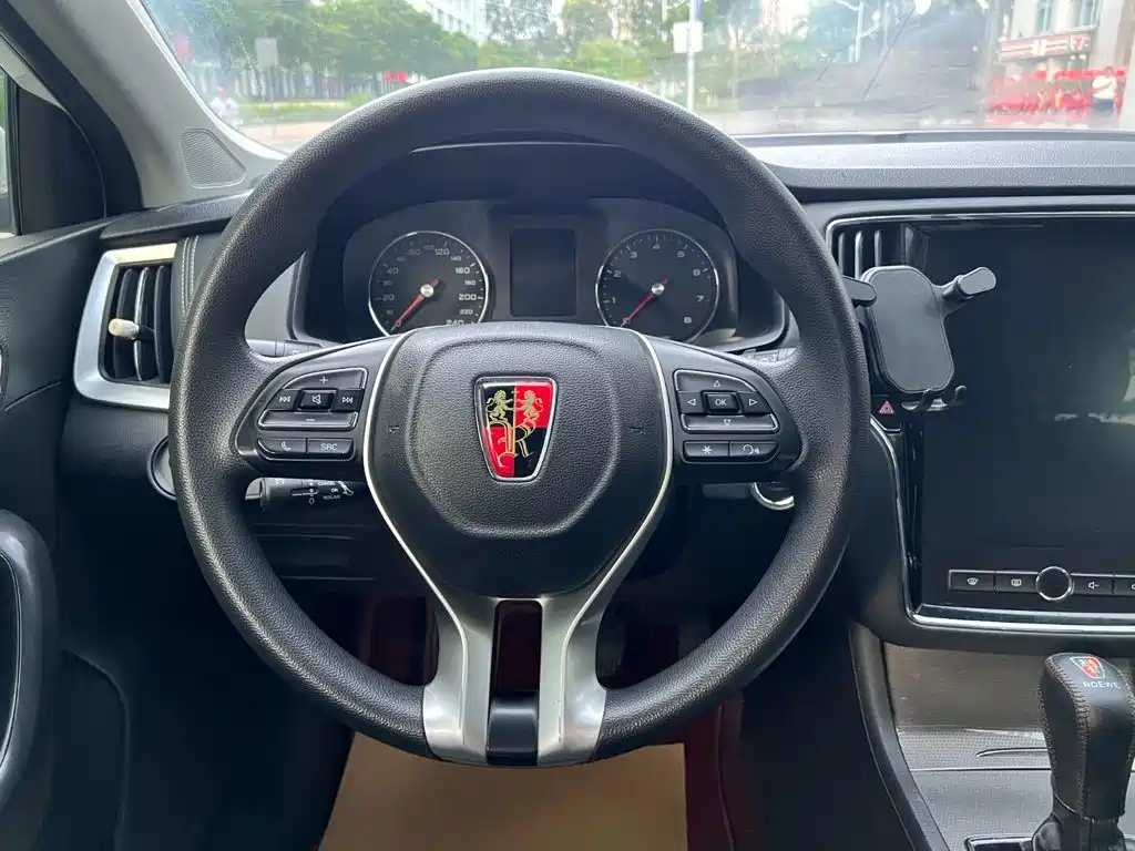Roewe i6 2021 2020 PLUS 1.6L CVT 4G Connected Glory Holographic Edition