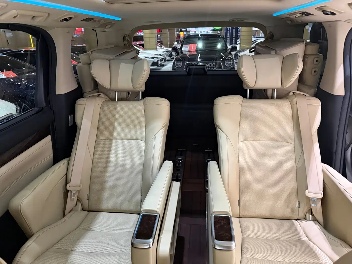 Toyota Alphard 2021 Hybrid 2.5L Luxury фото 23