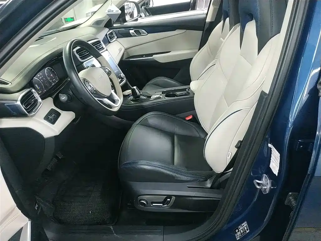 Lynk & Co 01 2017 2.0T 2WD Pro Shine Edition фото 15