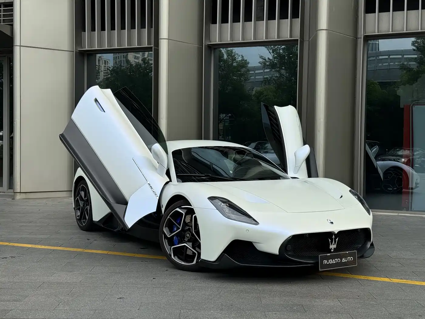 Maserati MC20 2020 3.0T Standard Edition фото 3