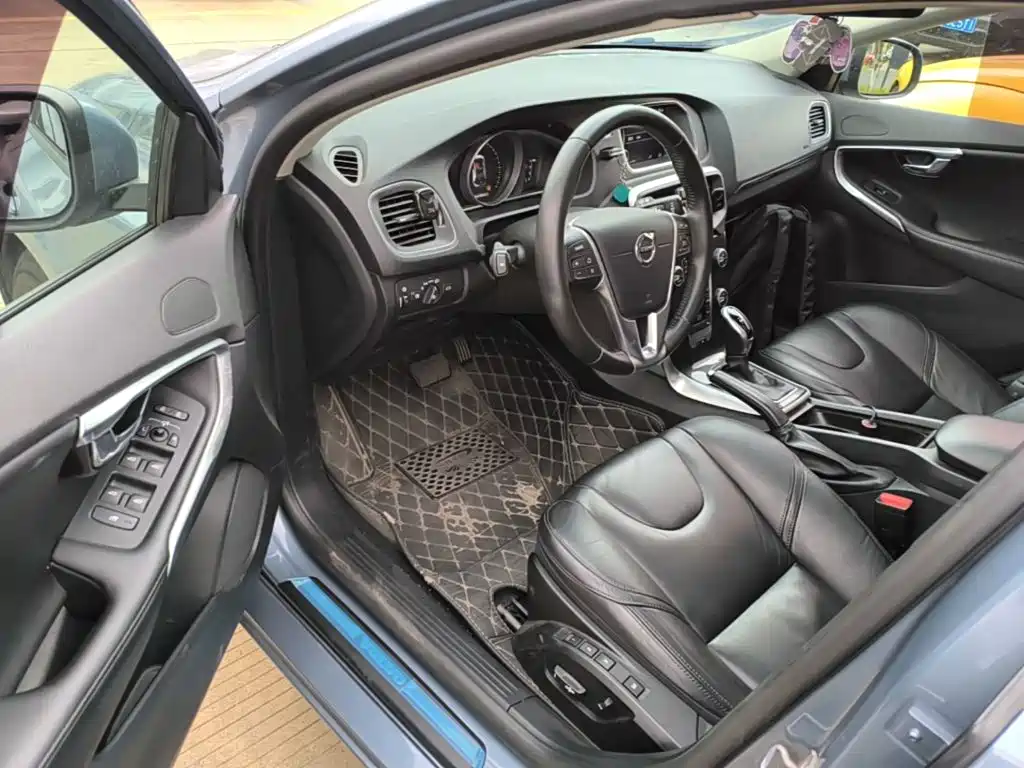 Фото 16 - Volvo V40