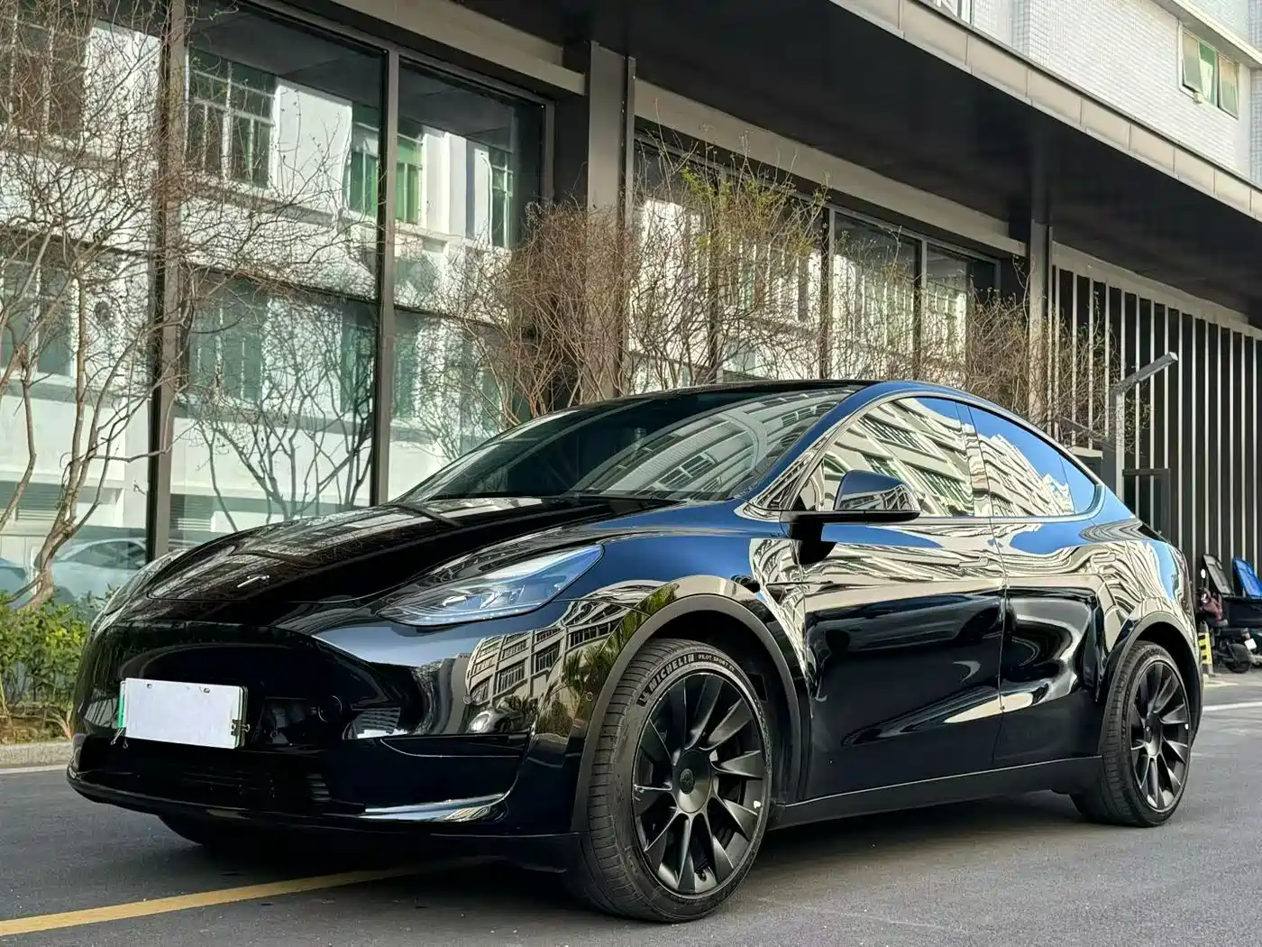 TESLA MODEL Y