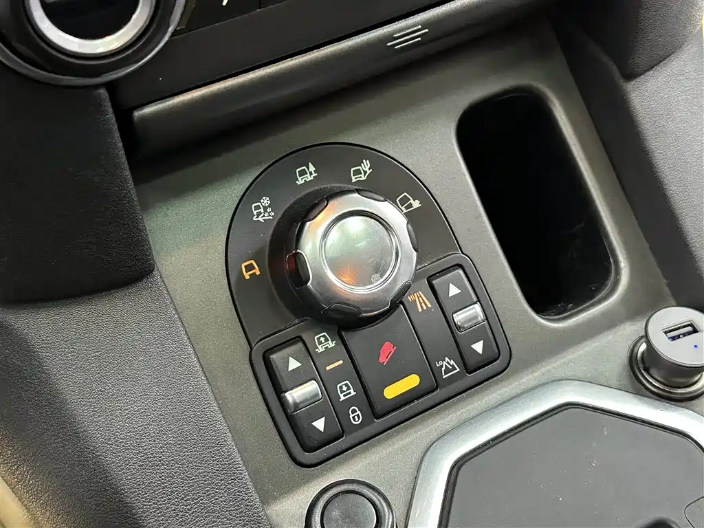 Land Rover Discovery 2013 5.0 V8 HSE фото 14
