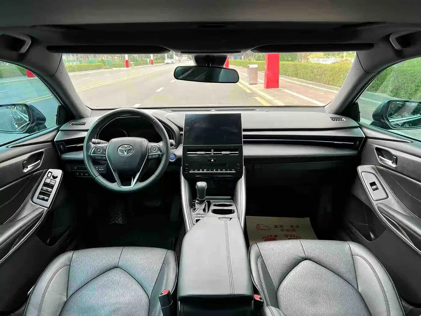 Toyota Avalon 2023 Hybrid 2.5L Luxury Edition фото 12